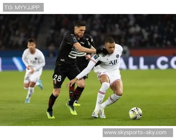 友谊赛精彩对决本菲卡与巴黎圣日耳曼战成平局引发全场热烈反响