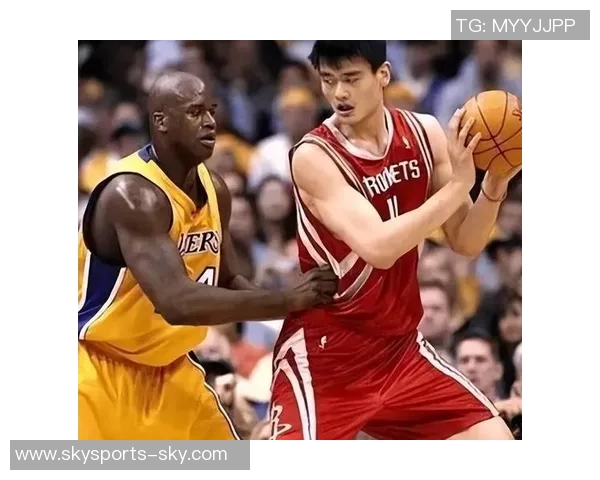 姚明在绿茵场上的精彩瞬间展现了篮球巨星的多才多艺与运动魅力