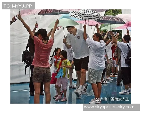 姚明化身银发老人展现人生智慧与温情瞬间引发观众共鸣