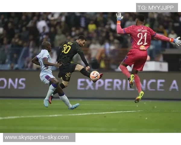 欧联杯激战巴黎圣日耳曼险胜里昂红牌事件引发全场热议与数据分析